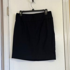 Banana Republic - Size 10 - Pencil Skirt in Black -